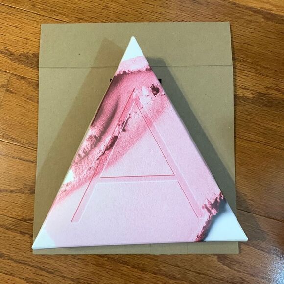 Avon 4piece gift set (suggested expiration is 11/23...I normally use 2-3 yr past - Picture 2 of 7